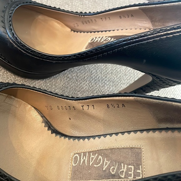 Salvatore Ferragamo leather black heels - Picture 4 of 5